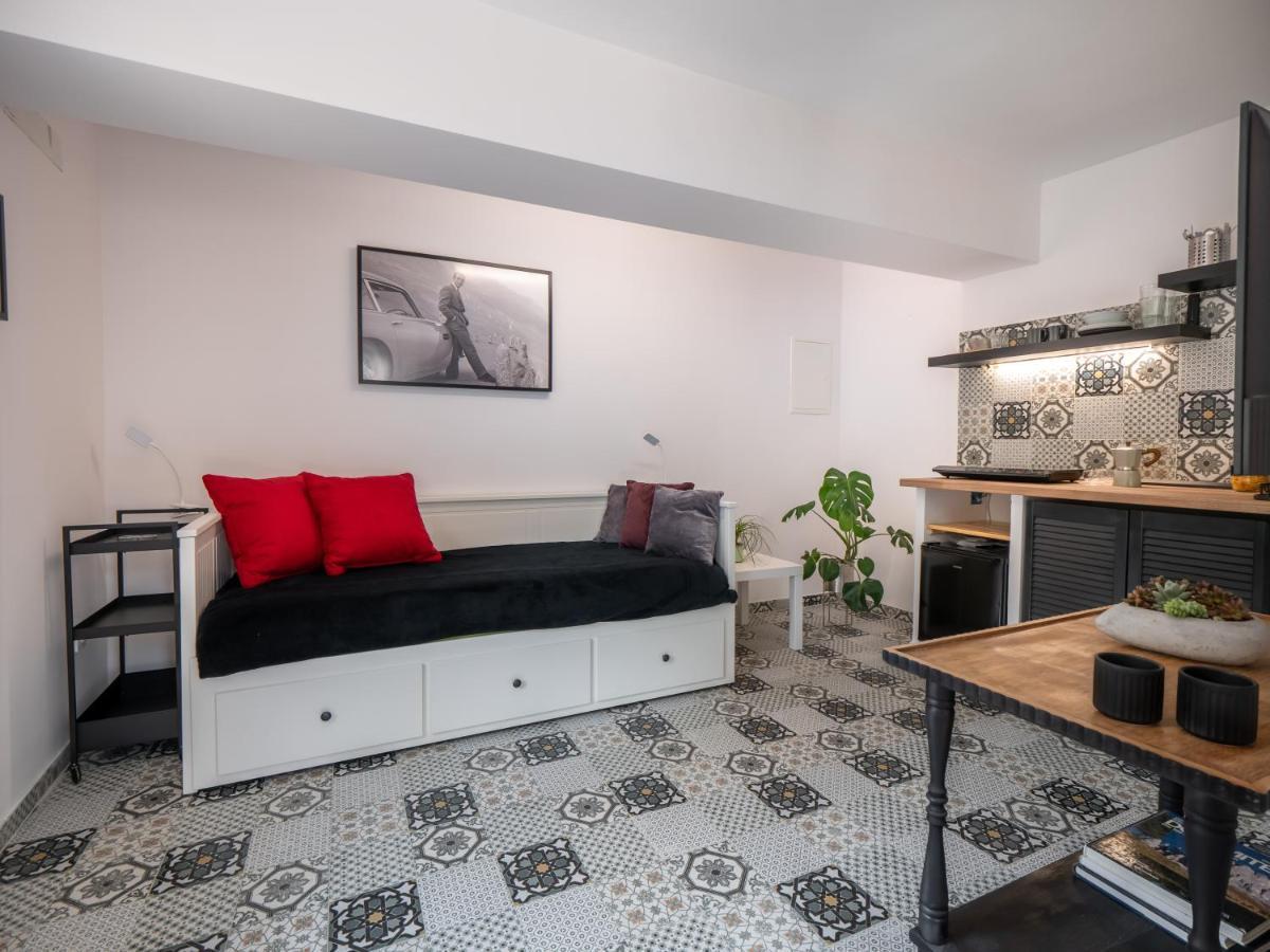 Sunny Side Apartment *