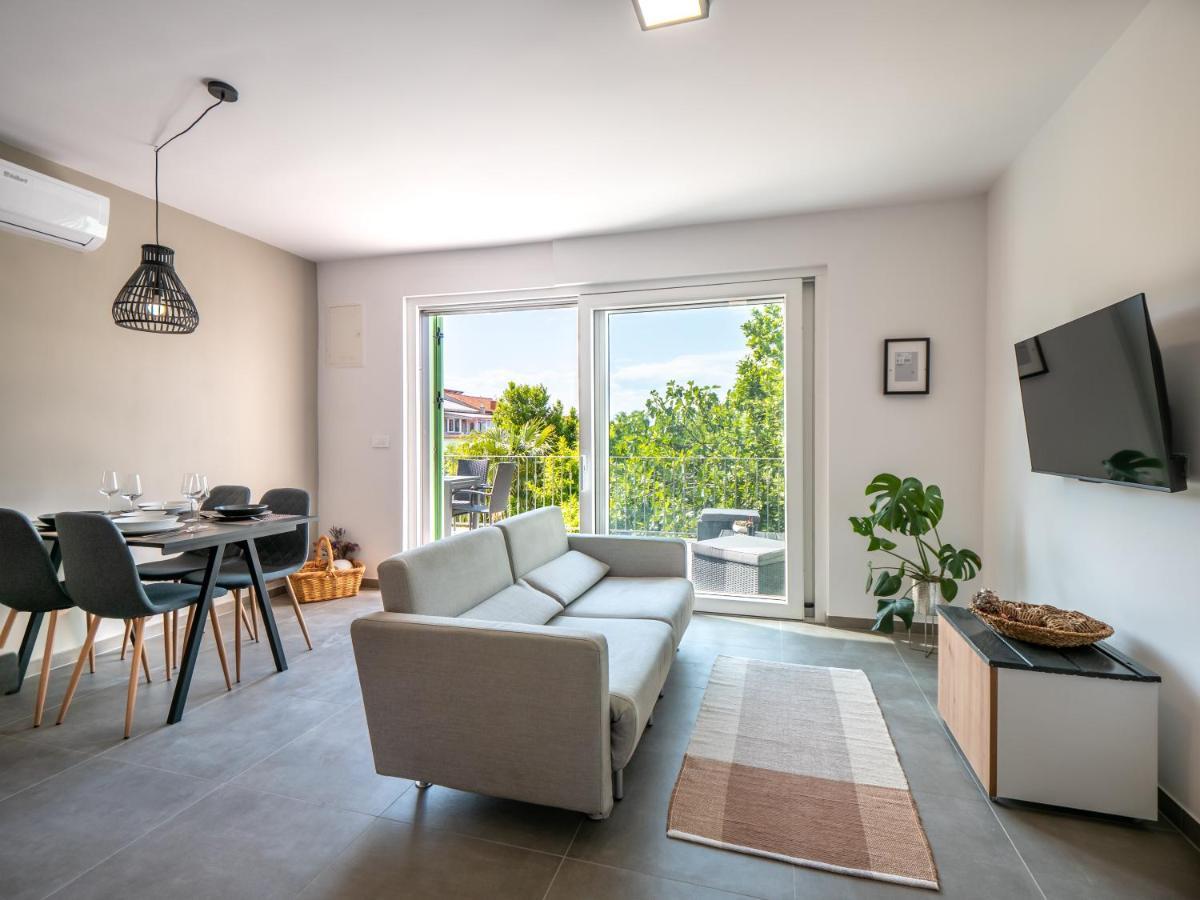 Sunny Side Apartment