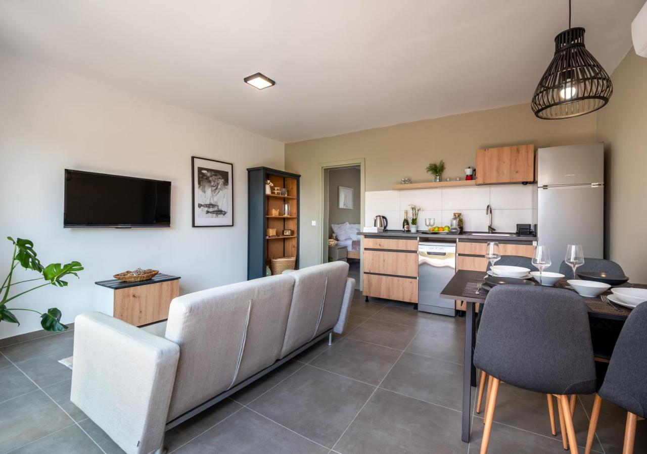 Sunny Side Apartment *