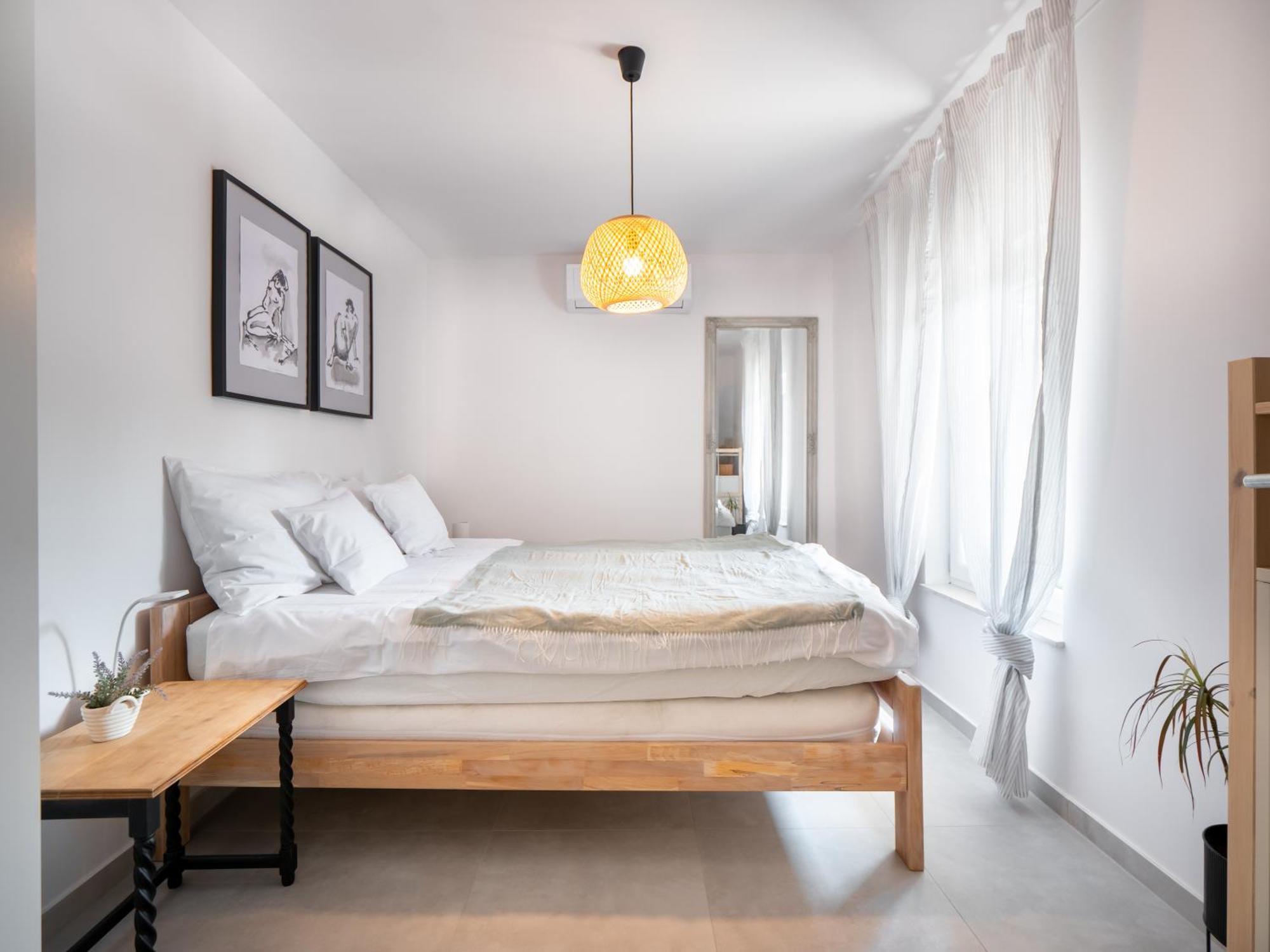 Sunny Side Apartment